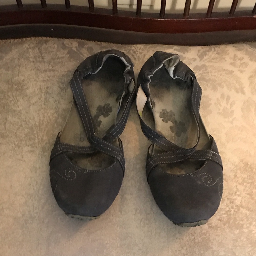Slate blue ladies size 6.5 Ahnu brand comfort shoes.